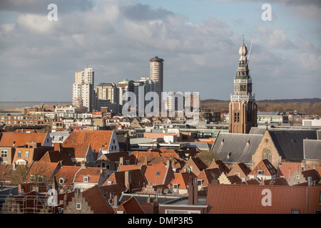 Niederlande, Vlissingen, Luftaufnahme vom Arsenaal Turm auf Altstadt und heutigen Wohnbauten. Stockfoto