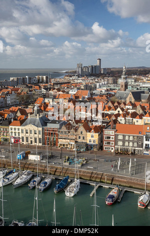 Niederlande, Vlissingen, Luftaufnahme vom Arsenaal Turm auf Altstadt und heutigen Wohnbauten. Stockfoto