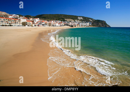 Strand von Sesimbra in Portugal Stockfoto