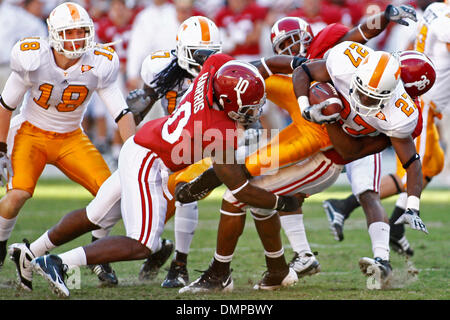 24. Oktober 2009 - Tuscaloosa, Alabama, US - 24October2009: Alabama Linebacker Chris Jordan #36 und Linebacker Jerrell Harris #10 während der NCAA Football-Spiel zwischen den CRIMSON TIDE und der UNIVERSITY of TENNESSEE spielten im Bryant Denny Stadium in Tuscaloosa, Alabama. Die UNIVERSITY of ALABAMA schlagen der UNIVERSITY of TENNESSEE 12-10. (Kredit-Bild: © Jason Clark/Southcreek Global/Z Stockfoto