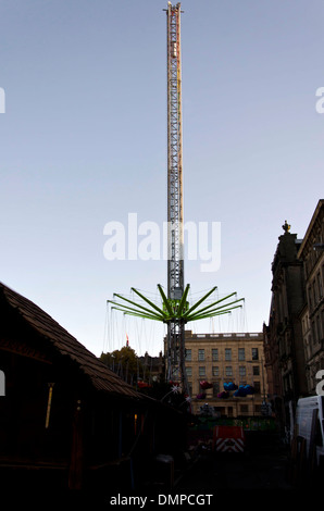 Vorbereitung für den fairen und kontinentalen Weihnachtsmarkt in St Andrews Square, Edinburgh, Schottland. Stockfoto