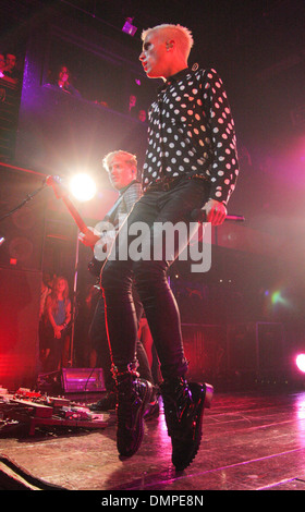 Tyler Glenn von Neon Trees erklingt in Nylon Sommer-Musik-Tour an Revolution Live Ft Lauderdale Florida - 10.08.12 Stockfoto