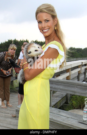 Beth Ostrosky Stern besucht einen Charity-Vorteil für Evelyn Alexander Wildlife Rescue Center in Southampton Hampton Bays New York Stockfoto