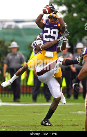 Sep 26, 2009 - Starkville, Mississippi, USA - 26. September 2009: Wide Receiver Jarred Joseph (29) macht einen Grab in der Luft. Die LSU Tigers besiegte die MSU-Bulldogs 30-26 im Davis Wade Stadion in Starkville MS. (Credit-Bild: © Fichte Derden/Southcreek Global/ZUMApress.com) Stockfoto