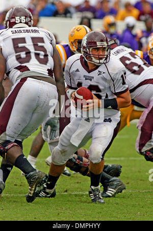 Sep 26, 2009 - Starkville, Mississippi, USA - 26. September 2009: Quarterback Tyson Lee (16) bereitet eine Übergabe. Die LSU Tigers besiegte die MSU-Bulldogs 30-26 im Davis Wade Stadion in Starkville MS. (Credit-Bild: © Fichte Derden/Southcreek Global/ZUMApress.com) Stockfoto