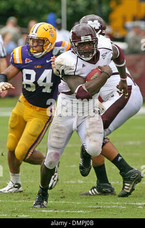 Sep 27, 2009 - Starkville, Mississippi, USA - 26. September 2009: Running Back Anthony Dixon (24) sieht etwas Licht für zusätzliche Birdie. Die LSU Tigers besiegte die MSU-Bulldogs 30-26 im Davis Wade Stadion in Starkville MS. (Credit-Bild: © Fichte Derden/Southcreek Global/ZUMApress.com) Stockfoto