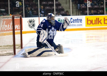 September 30, 2009 - Oshawa, Ontario, Kanada - 30. September 2009: Marlies Torwart James Reimer (34) wartet auf den Beginn der 2. Periode. Die Hamilton Bulldogs spielten die Toronto Marlies und besiegte sie 3: 0 in der GM-Zentrum in Oshawa, Ontario (Credit-Bild: © Steve Dachgaube/Southcreek Global/ZUMApress.com) Stockfoto