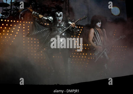 7. Oktober 2009 - Oshawa, Ontario, Kanada - 7. Oktober 2009: die legendäre Band KISS spielen im GM Centre in Oshawa, Ontario als Gewinner der Online-Abstimmung Umfrage Kuss zu sehen, wer die meisten Stimmen zu Host Kuss. Oshawa gewann mit etlichen tausend Stimmen. (Kredit-Bild: © Steve Dachgaube/Southcreek Global/ZUMApress.com) Stockfoto