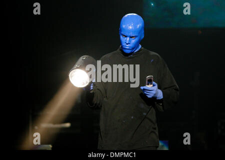 22. Oktober 2009 - Oshawa, Ontario, Kanada - 22. Oktober 2009: die Blue Man Group führen Sie als Teil ihrer "Wie ein Megastar sein" Tour im GM Zentrum, Oshawa, Ontario. (Kredit-Bild: © Steve Dachgaube/Southcreek Global/ZUMApress.com) Stockfoto