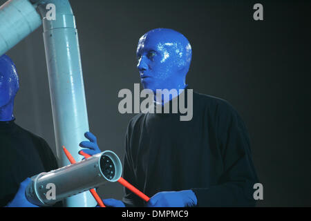 22. Oktober 2009 - Oshawa, Ontario, Kanada - 22. Oktober 2009: die Blue Man Group führen Sie als Teil ihrer "Wie ein Megastar sein" Tour im GM Zentrum, Oshawa, Ontario. (Kredit-Bild: © Steve Dachgaube/Southcreek Global/ZUMApress.com) Stockfoto