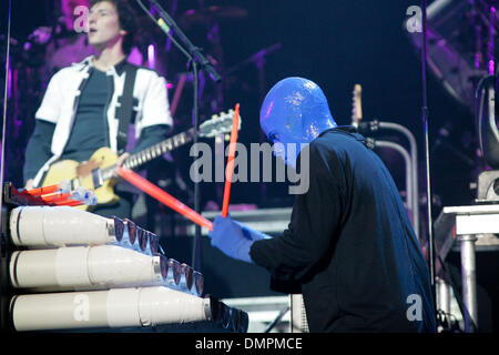 22. Oktober 2009 - Oshawa, Ontario, Kanada - 22. Oktober 2009: die Blue Man Group führen Sie als Teil ihrer "Wie ein Megastar sein" Tour im GM Zentrum, Oshawa, Ontario. (Kredit-Bild: © Steve Dachgaube/Southcreek Global/ZUMApress.com) Stockfoto