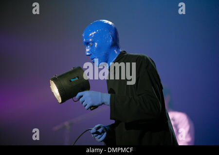 22. Oktober 2009 - Oshawa, Ontario, Kanada - 22. Oktober 2009: die Blue Man Group führen Sie als Teil ihrer "Wie ein Megastar sein" Tour im GM Zentrum, Oshawa, Ontario. (Kredit-Bild: © Steve Dachgaube/Southcreek Global/ZUMApress.com) Stockfoto