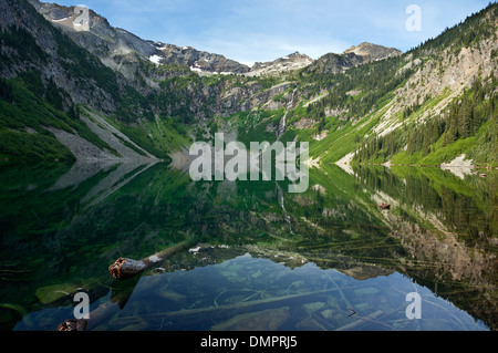 WASHINGTON - Rainy Lake, in der Nähe von Rainy Pass, am Highway 20 in den North-Cascades. Stockfoto