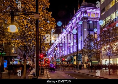 Kaufhaus Selfridges und Oxford Street zu Weihnachten, London, England Stockfoto