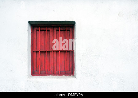 Fenster Wache auf einer alten Mauer Hausfassade Stockfoto