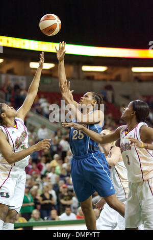 25. August 2009 - Seattle, Washington, USA - 25. August 2009: Monique Currie (25) während die Seattle Storm 78 68 Sieg über die Washington Mystiker in der Key Arena in Seattle Washington. (Kredit-Bild: © Andrew Fredrickson/Southcreek Global/ZUMApress.com) Stockfoto