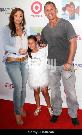Leah Remini und Familie am 3. jährlichen mein Bruder Charlie Familie Fun Festival statt an der Culver Studios Culver City California- Stockfoto