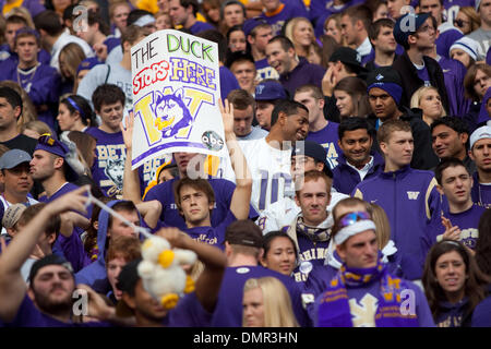 24. Oktober 2009 - Seattle, Washington, USA - 24. Oktober 2009: Husky Fans im Spiel zwischen #11 rangiert Oregon Ducks und der Washington Huskies im Husky Stadium in Seattle, WA gespielt wird. (Kredit-Bild: © Andrew Fredrickson/Southcreek Global/ZUMApress.com) Stockfoto