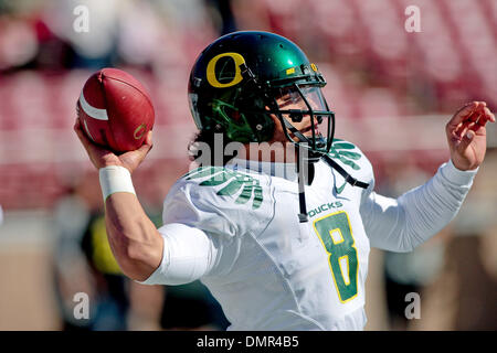 Oregon Ducks quarterback Jeremiah Masoli (8) von Daly City, Calif.during Warm Ups am Samstag im Stanford Stadium, Foster Feld. Die Stanford Cardinals antreten mit dem Oregon Ducks. (Kredit-Bild: © Konsta Goumenidis/Southcreek Global/ZUMApress.com) Stockfoto