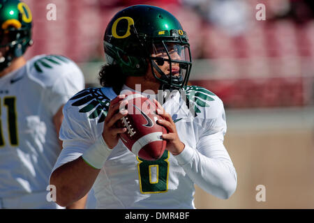 Oregon Ducks quarterback Jeremiah Masoli (8) von Daly City, Kalifornien während Warm Ups am Samstag im Stanford Stadium, Foster Feld. Die Stanford Cardinals antreten mit dem Oregon Ducks. (Kredit-Bild: © Konsta Goumenidis/Southcreek Global/ZUMApress.com) Stockfoto