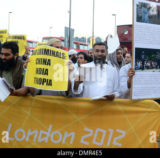 Anjem Choudary A Gruppe von fundamentalistischen Muslime protestieren gegen die Olympischen Spiele 2012 in London Stratford Bahnhof London Stockfoto