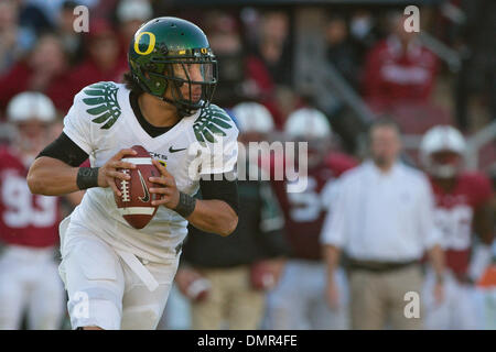 Oregon Ducks quarterback Jeremiah Masoli (8) von Daly City, Kalifornien während der Spielaktion am Samstag im Stanford Stadium, Foster Feld. Die Stanford Cardinals schlagen die Oregon Ducks 51-42. (Kredit-Bild: © Konsta Goumenidis/Southcreek Global/ZUMApress.com) Stockfoto