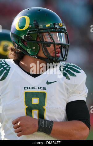 Oregon Ducks quarterback Jeremiah Masoli (8) von Daly City, Kalifornien während der Spielaktion am Samstag im Stanford Stadium, Foster Feld. Die Stanford Cardinals schlagen die Oregon Ducks 51-42. (Kredit-Bild: © Konsta Goumenidis/Southcreek Global/ZUMApress.com) Stockfoto