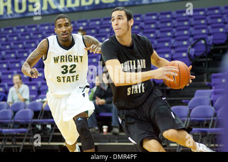 14. November 2009 - Seattle, Washington, USA - 14. November 2009: Portland State vorwärts Phil Nelson in den Korb während der Spielaktion zwischen der Wright State Raiders und Portland State Vikings leitet statt bei Bank of America Arena in Seattle, Washington. (Kredit-Bild: © Andrew Fredrickson/Southcreek Global/ZUMApress.com) Stockfoto