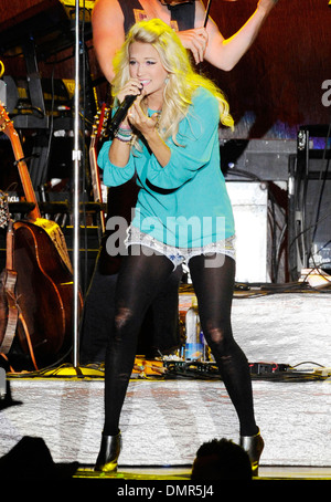 Carrie Underwood Durchführung am 1. jährliche Stiefel und Herzen Musikfestival bei Canadian Tire Motorsport Park Bowmanville Canada- Stockfoto