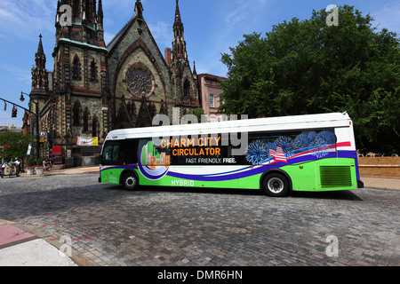 Charm City Zirkulator kostenlosen öffentlichen Bus, der Kraftstoff Hybridtechnologie gemacht von Orion International, Baltimore, Maryland, USA verwendet Stockfoto