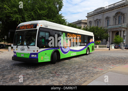 Charm City Zirkulator kostenlosen öffentlichen Bus, der Kraftstoff Hybridtechnologie gemacht von Orion International, Baltimore, Maryland, USA verwendet Stockfoto