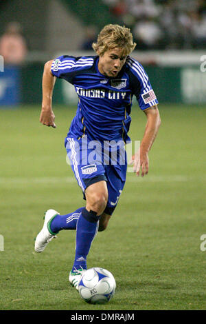 29. August 2009: Chance Myers #3 für die Kansas City Wizards dribbelt den Ball. Real Salt Lake besiegte die Kansas City Wizards 1-0 im CommunityAmerica Ballpark in Kansas City, KS. (Kredit-Bild: © Tyson Hofsommer/Southcreek Global/ZUMApress.com) Stockfoto