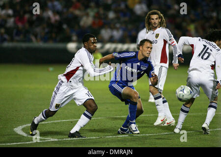 29. August 2009: Jack Jewsbury #14 von den Kansas City Wizards Schlachten gegen die Verteidiger von Real Salt Lake. Real Salt Lake besiegte die Kansas City Wizards 1-0 im CommunityAmerica Ballpark in Kansas City, KS. (Kredit-Bild: © Tyson Hofsommer/Southcreek Global/ZUMApress.com) Stockfoto