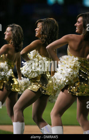 29. August 2009: Mitglieder der Golden Girls führen zur Halbzeit der MLS Übereinstimmung zwischen den Kansas City Wizards und Real Salt Lake CommunityAmerica Ballpark, Kansas City, Kansas. (Kredit-Bild: © Tyson Hofsommer/Southcreek Global/ZUMApress.com) Stockfoto