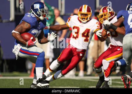 New York Giants #28 Runningback Danny Ware mit dem Ball.  Die New York Giants gegen die Washington Redskins 23-17 im Giants Stadium in Rutherford, New Jersey. (Kredit-Bild: © Anthony Gruppuso/Southcreek Global/ZUMApress.com) Stockfoto