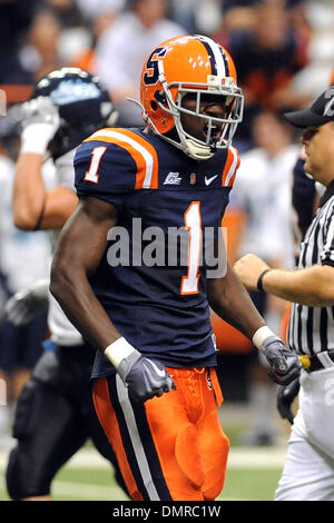 Syrakus Wide Receiver Mike Williams feiert den großen Fang in der zweiten Hälfte des Samstag 41-24 Syracuse Orange über den Maine Black Bears im Carrier Dome in Syracuse NY gewinnen. (Kredit-Bild: © Michael Johnson/Southcreek Global/ZUMApress.com) Stockfoto