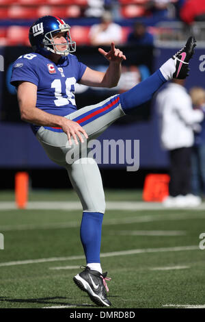 New York Giants #18 Jeff Feagles Praktiken.  Die New York Giants gegen die Oakland Raiders 44-7 im Giants Stadium in Rutherford, New Jersey. (Kredit-Bild: © Anthony Gruppuso/Southcreek Global/ZUMApress.com) Stockfoto