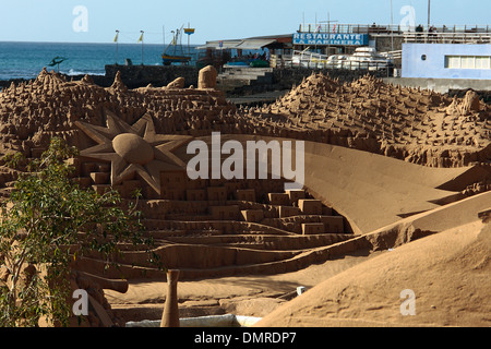 Eine Sandskulptur Krippe, zeigen die Sterne leuchten über der Stadt Bethlehem. Stockfoto