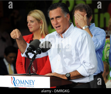 Republikanische Präsidentschaftskandidat Mitt Romney Kampagnen im El Palacio de Los Jugos Restaurant Miami Florida - 12.07.12 Stockfoto