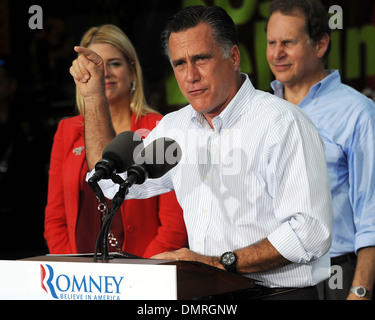 Republikanische Präsidentschaftskandidat Mitt Romney Kampagnen im El Palacio de Los Jugos Restaurant Miami Florida - 12.07.12 Stockfoto