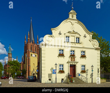 Altstadt mit Rathaus und Kirche des Heiligen Geistes in Werder, Brandenburg, Deutschland Stockfoto