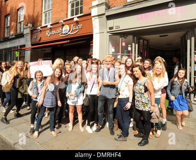 Gemacht in Chelseas öffnet Jamie Laing Türen am ersten Tag für seinen neuen Shop Candy Kätzchen London England - 08.08.12 Stockfoto