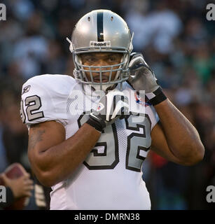 Sep 14, 2009 - Oakland, Kalifornien, USA - Oakland Raiders Vs San Diego Chargers bei Oakland-Alameda County Coliseum Montag, 14. September 2009, Oakland Raiders defensive end Richard Seymour #92. (Kredit-Bild: © Al Golub/ZUMApress.com) Stockfoto