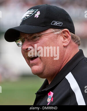 18. Oktober 2009 - Oakland, Kalifornien, USA - Oakland Raiders Vs Philadelphia Eagles im Oakland-Alameda County Coliseum Sonntag, 18. Oktober 2009, Eagles Cheftrainer Andy Reid (Credit-Bild: © Al Golub/ZUMApress.com) Stockfoto