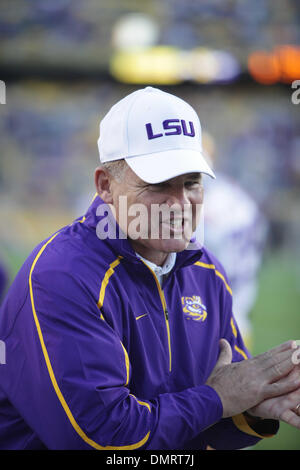 LSU Cheftrainer Les Miles während des Spiels zwischen den Auburn Tigers und die LSU Tigers im Tiger Stadium in Baton Rouge, Louisiana (Kredit-Bild: © Matt Lange/Southcreek Global/ZUMApress.com) Stockfoto