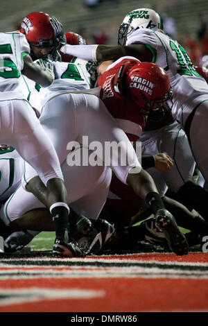 10.10.2009; University of North Texas University of Louisiana-Lafayette. Chris Fisher führt der Weg für Brad McGuires Touchdown.         Cajun und Louisiana Lafayette (Kredit-Bild: © John Korduner/Southcreek Global/ZUMApress.com) Stockfoto