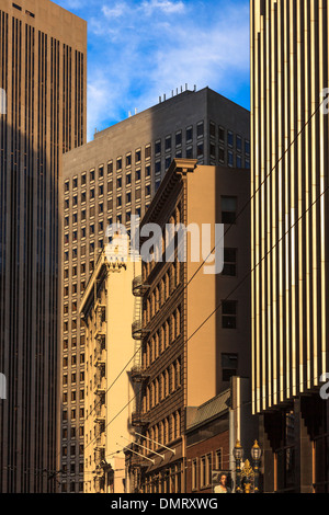 Alten Stil Bürogebäude und moderne Wolkenkratzer im Finanzviertel, San Francisco, Kalifornien Stockfoto