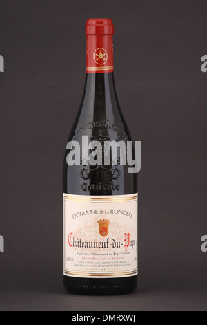 Eine Flasche französischen Rotwein, Châteauneuf-du-Pape, Domaine De La Ronciere, Frankreich Stockfoto