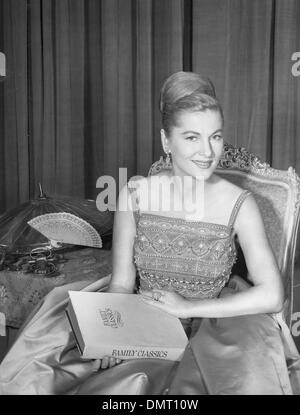 15. Dezember 2013 - Joan Fontaine, Oscar-Preisträgerin in Director Hitchcocks 1941-Film "Verdacht" und bekannt für ihre Arbeit in "Rebecca", gestorben. Sie war 96. Im Bild: 20. Juli 1960 - JOAN FONTAINE. (Kredit-Bild: © Globe Photos/ZUMAPRESS.com) Stockfoto
