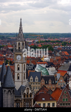Von der Spitze des Glockenturms, eine Ansicht der mittelalterlichen Architektur. Gent, Belgien Stockfoto